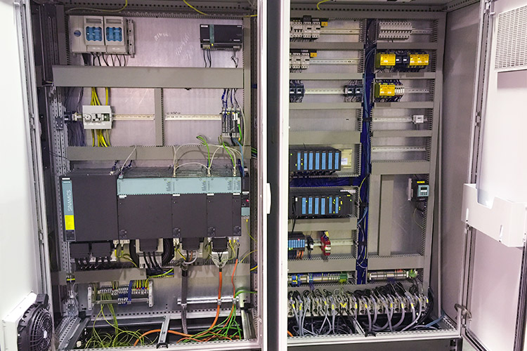 Neue elektronische Steuerungen – Beisele Stanztechnik GmbH